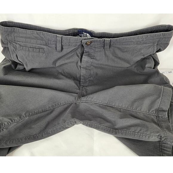 THE NORTH FACE MEN'S CHARCOAL ZIPPER LEG POCKET GRAY 8" SHORTS – SIZE 36 - Picture 10 of 13